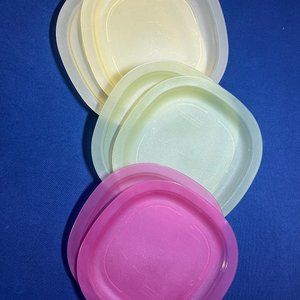 Set of Six (6) Tupperware Dinner Plates